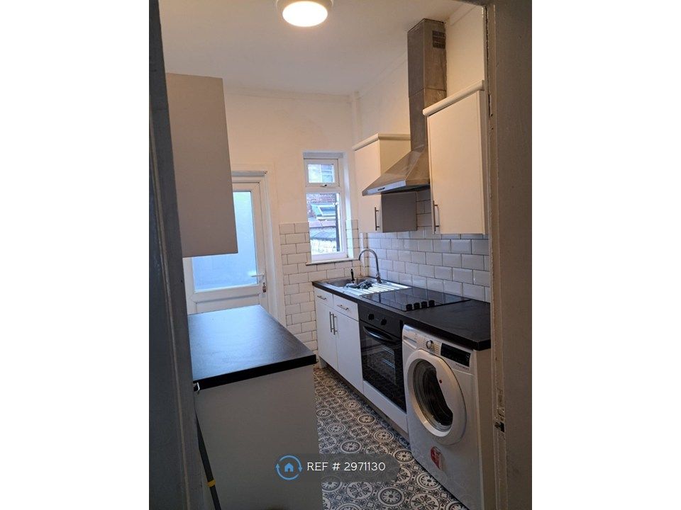 Property photo 3 of 15 Kitchen