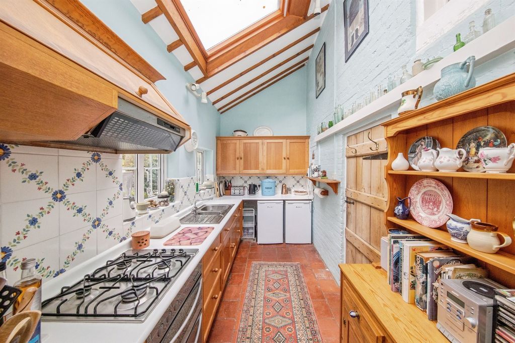 Property photo 3 of 24