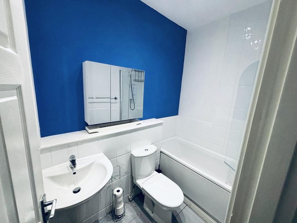 Property photo 3 of 28 Bathroom