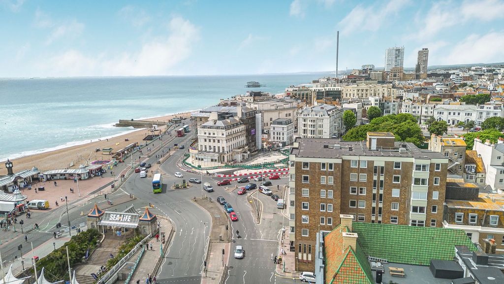 Property photo 3 of 16