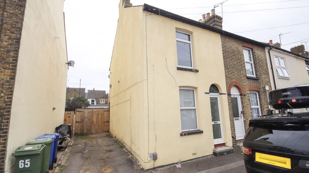Property photo 1 of 11 Lovely 3 Bedroom End Of Terrace