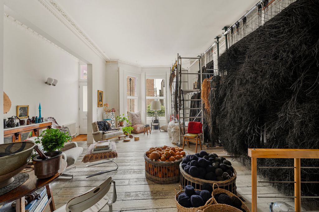 Property photo 2 of 25