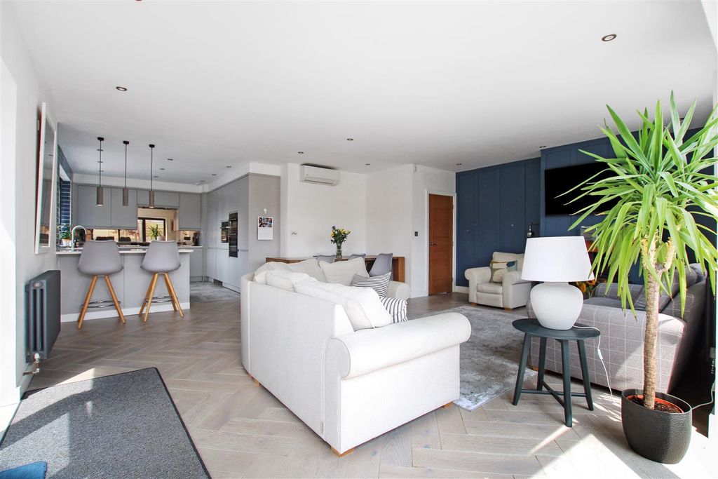 Property photo 2 of 24