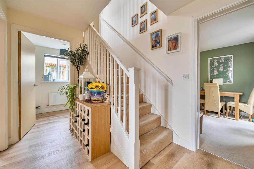 Property photo 3 of 16 Entrance Hall