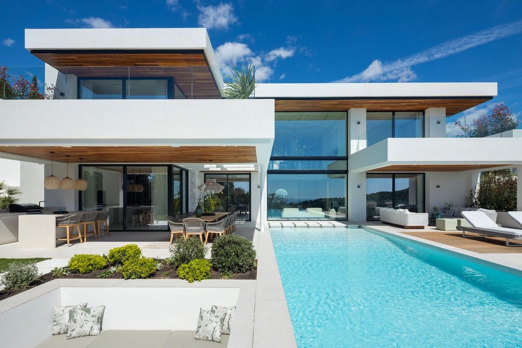 Property photo 3 of 32