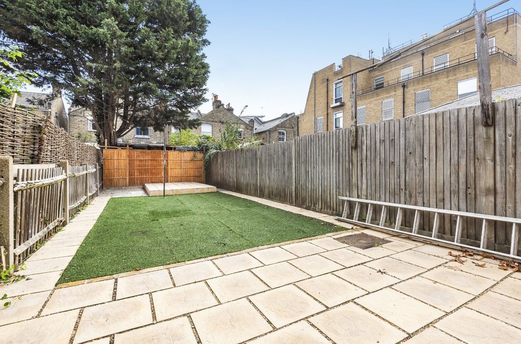 Property photo 3 of 10 Picture No. 06