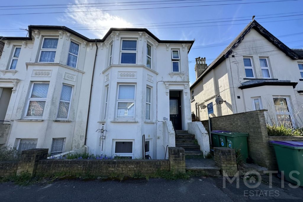 Property photo 1 of 8 Photo 2