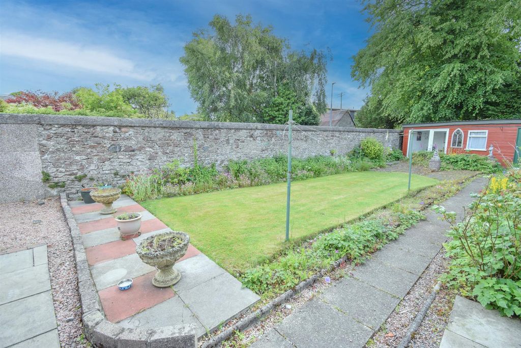 Property photo 2 of 23 Garden