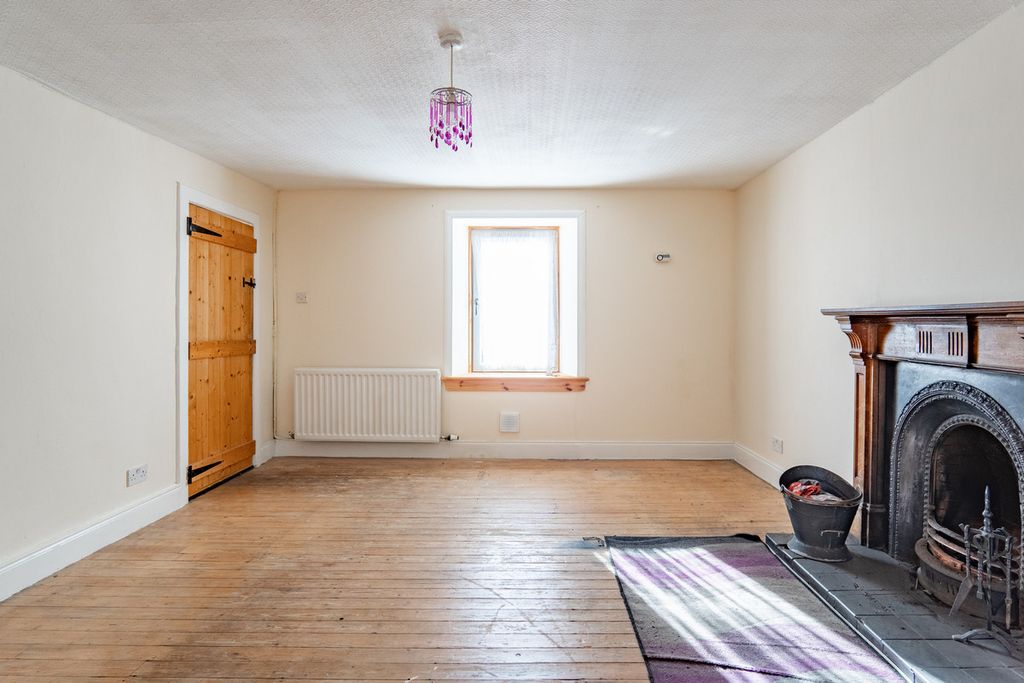 Property photo 2 of 34