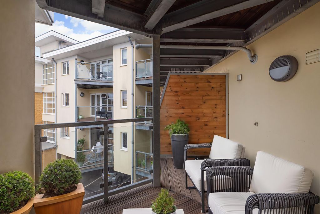 Property photo 2 of 11 Balcony