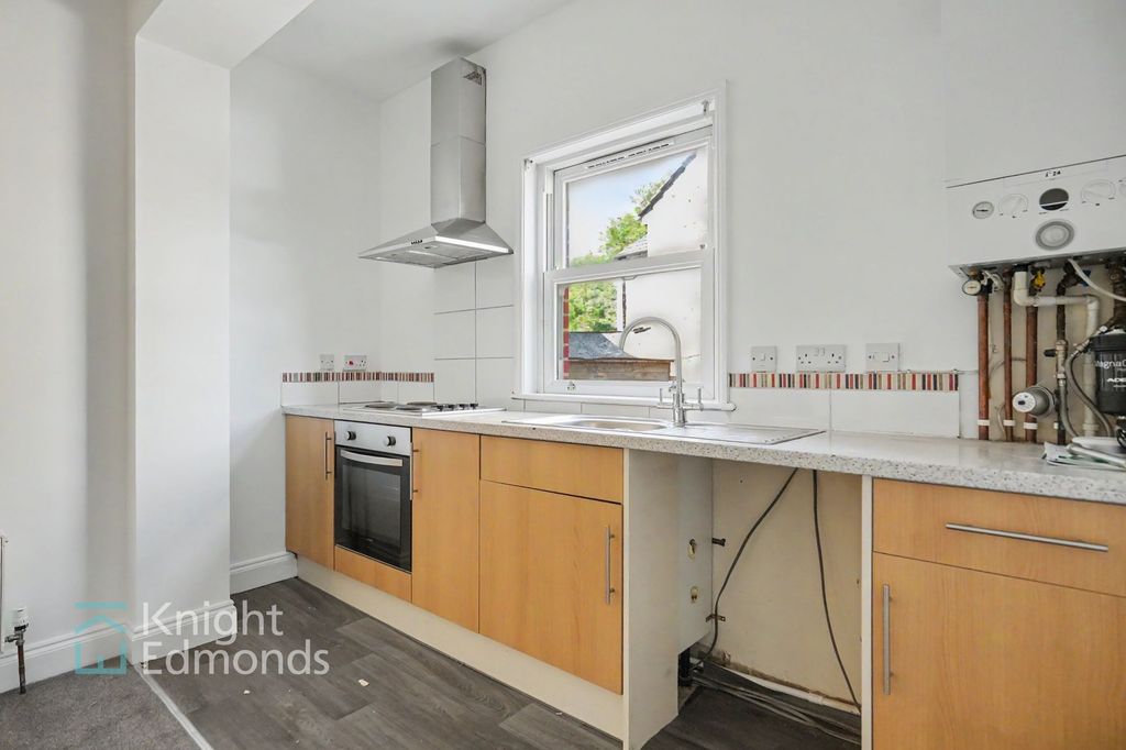Property photo 3 of 7 Kitchen