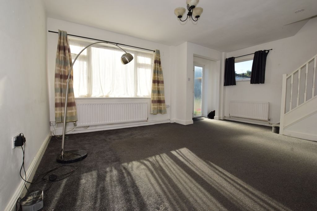 Property photo 3 of 12 Lounge