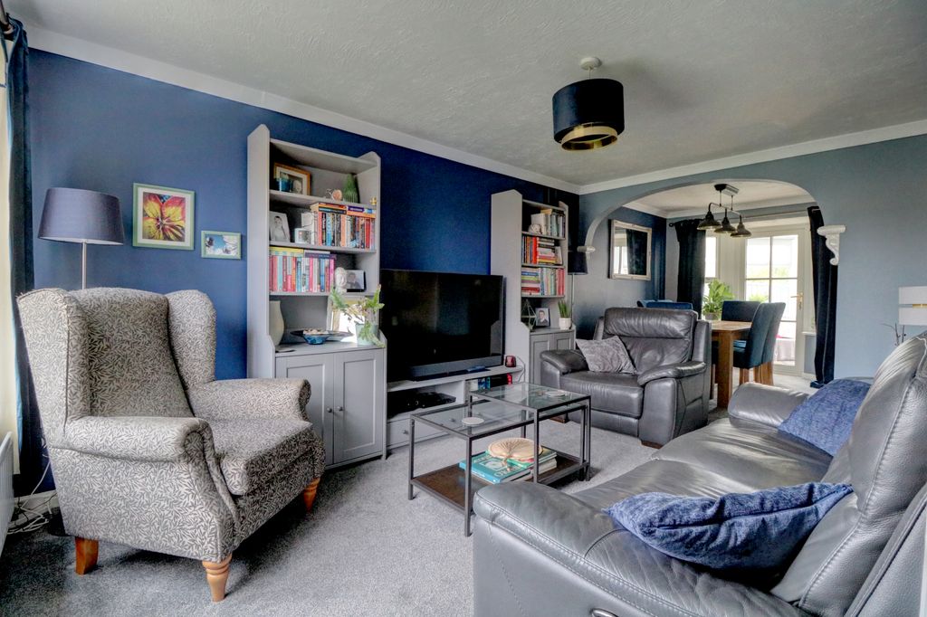 Property photo 2 of 20 Lounge