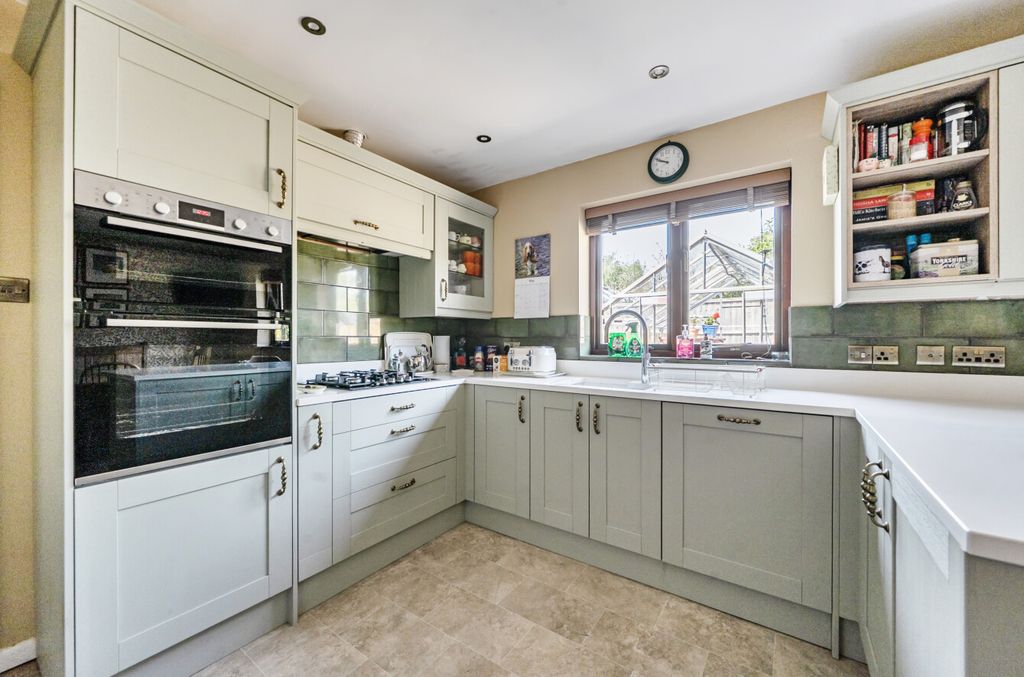 Property photo 2 of 18 1463595-19-6A1025F628Ca1