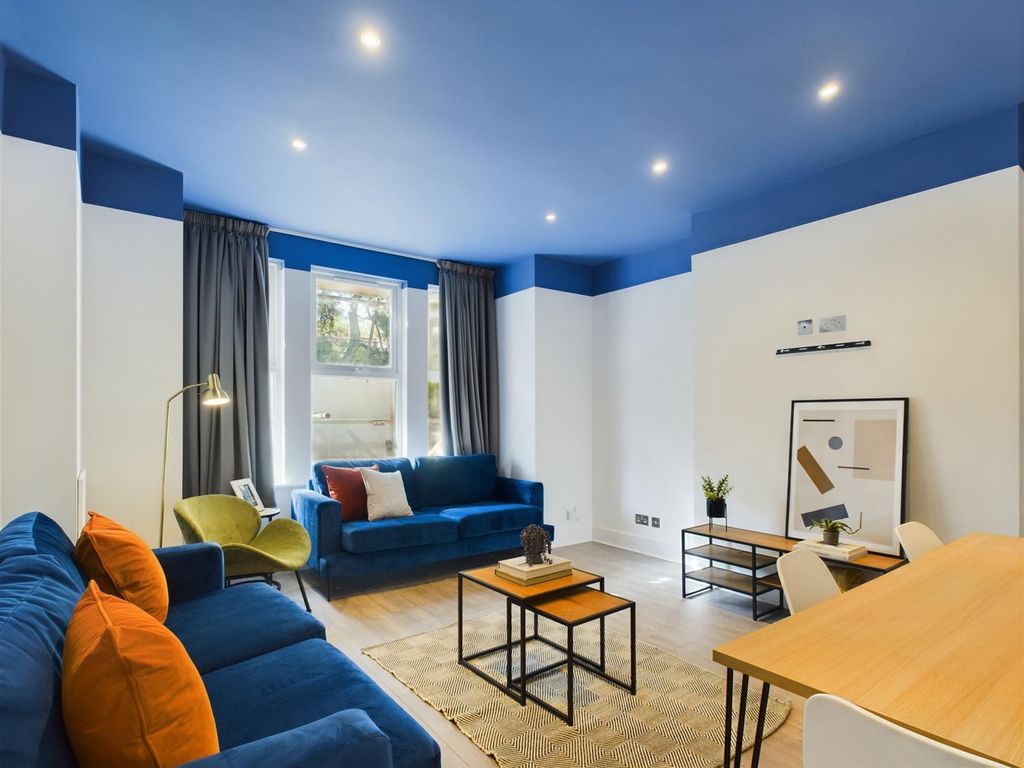 Property photo 1 of 7 A Spacious And Stylish Modern Living Room, Perfect...