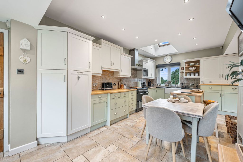 Property photo 3 of 35