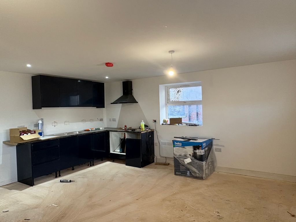 Property photo 3 of 15 87B Lounge