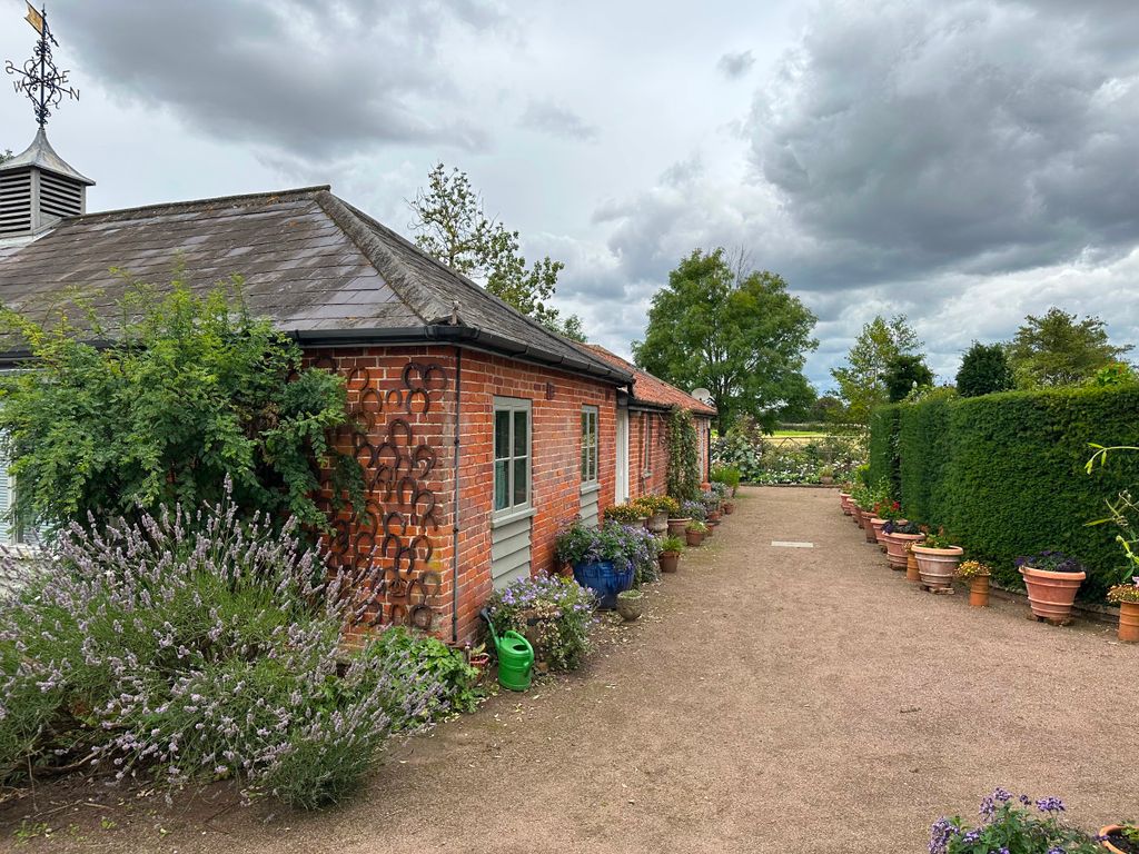 Property photo 3 of 31