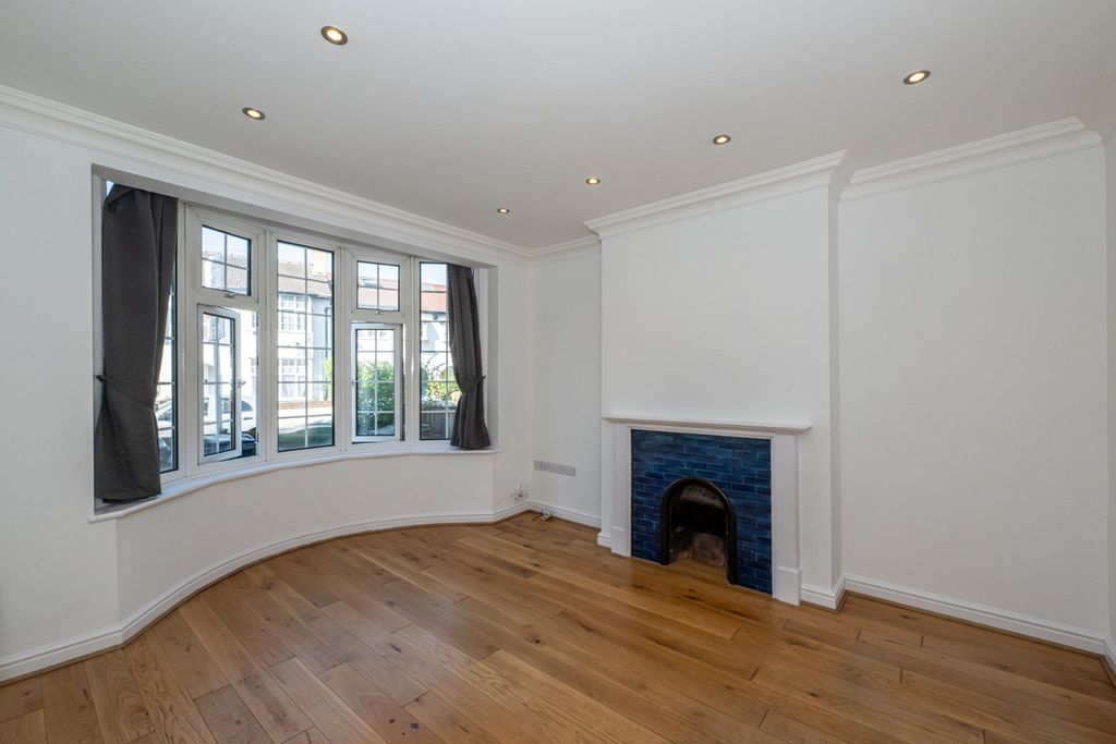 Property photo 1 of 17 5255211