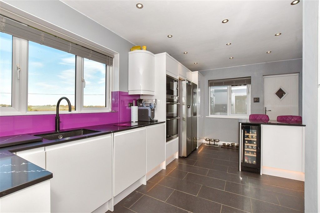 Property photo 1 of 21 Kitchen