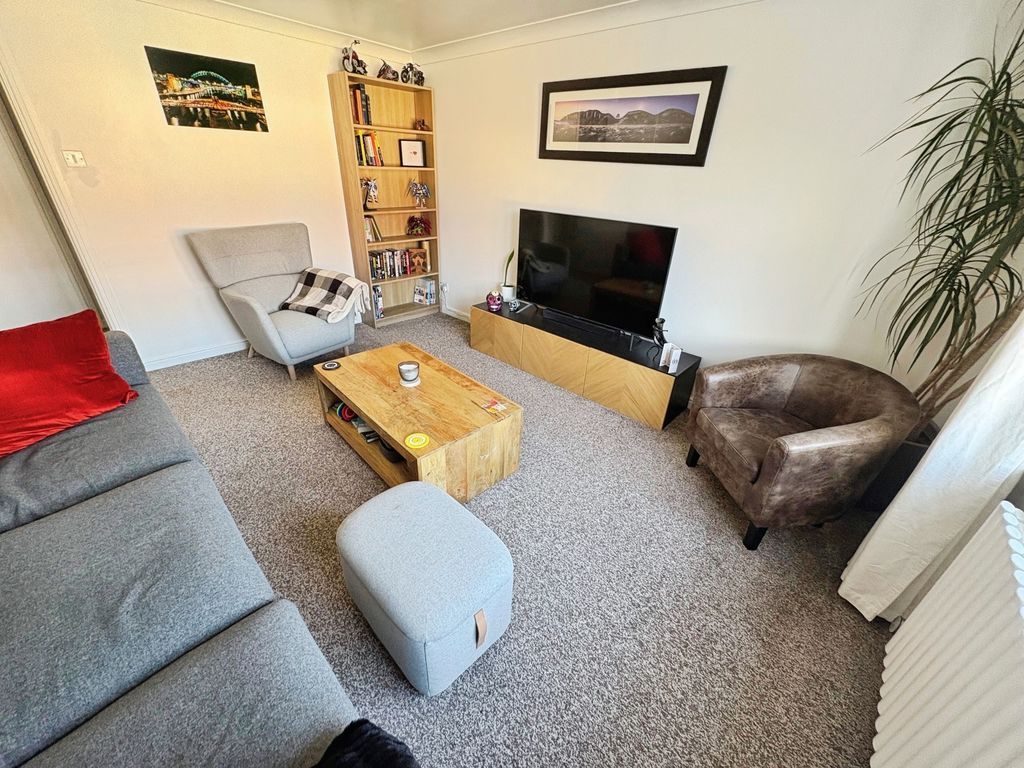 Property photo 3 of 8 Photo 7