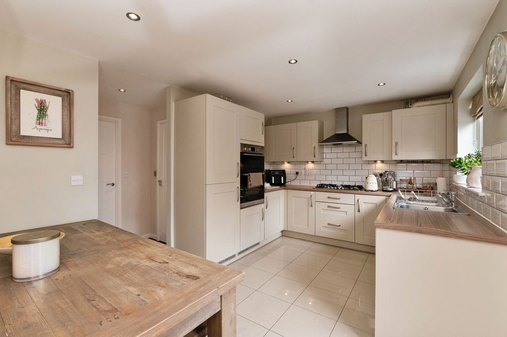 Property photo 3 of 25 Picture