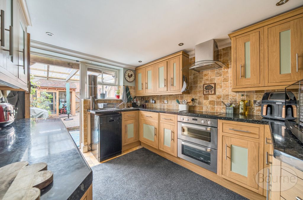 Property photo 3 of 22 E997Bebf-15B5-4E7...