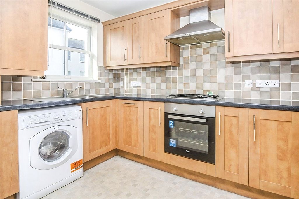 Property photo 3 of 8 Kitchen
