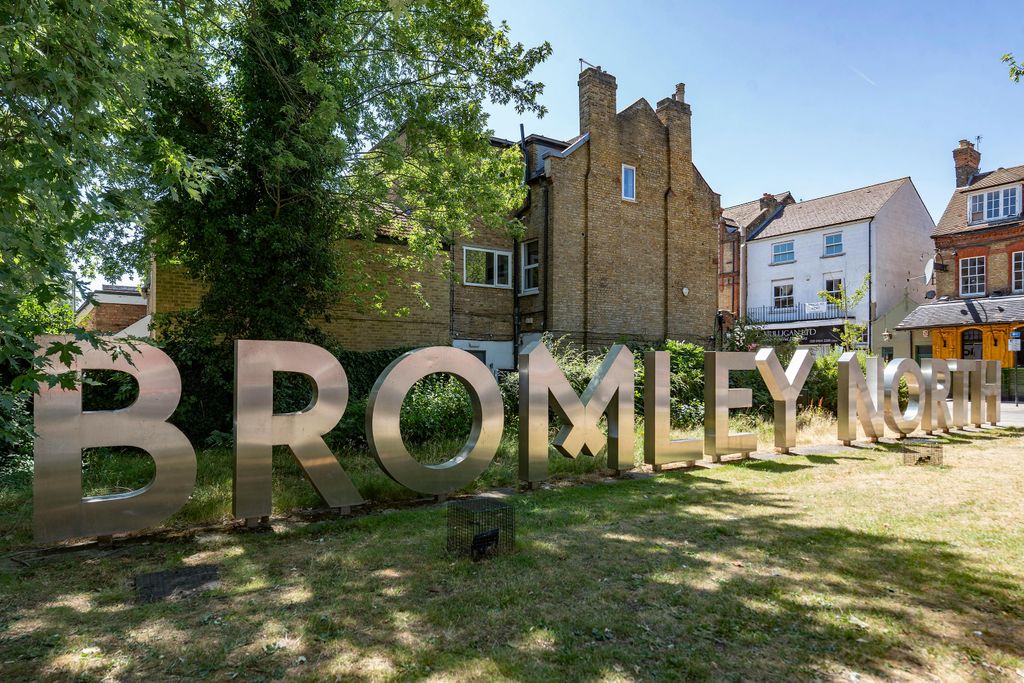 Property photo 2 of 5 Iw140725Gka310.Jpg