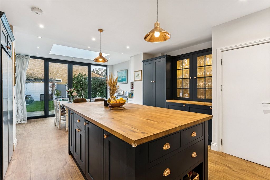 Property photo 1 of 18 Picture No. 23