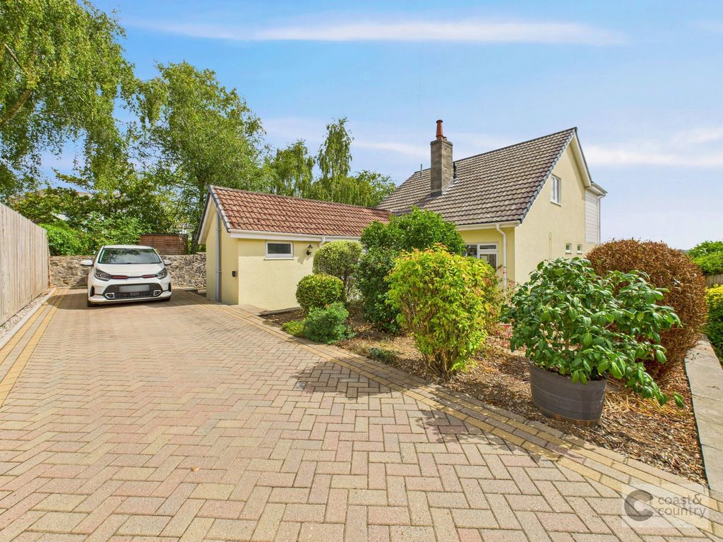 Property photo 2 of 31