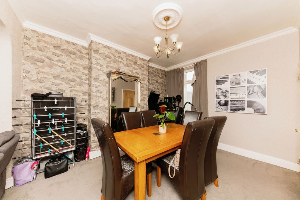 Property photo 3 of 15 Front Reception