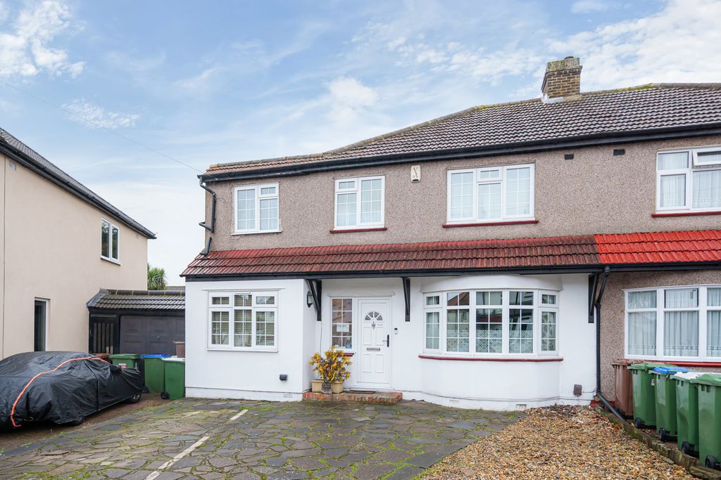 Property photo 1 of 17 External