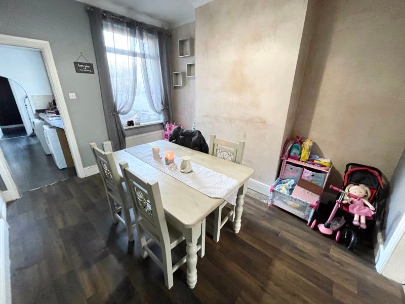 Property photo 3 of 8 Dining Area