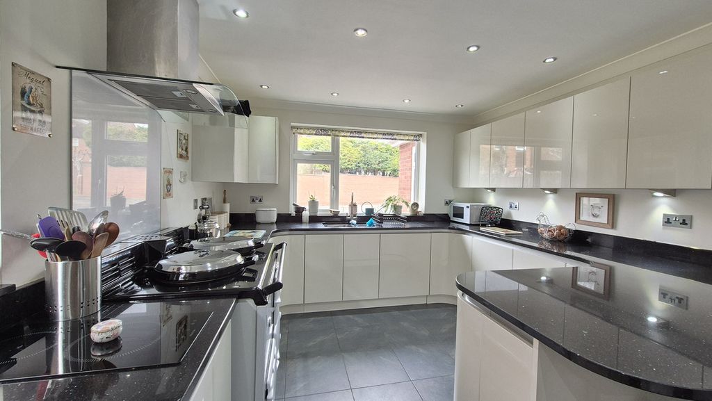 Property photo 3 of 41