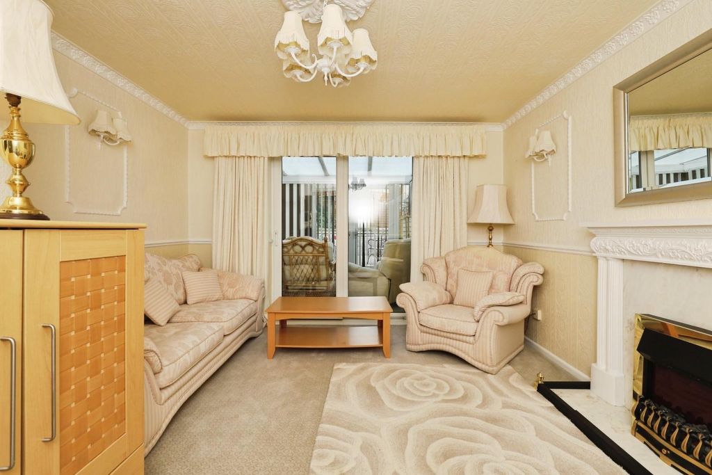 Property photo 2 of 27 Lounge