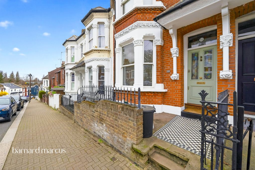 Property photo 2 of 17