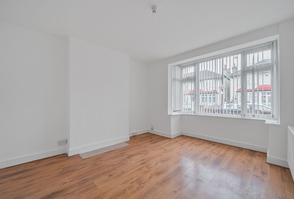 Property photo 2 of 19 1353315-9-68c1538...
