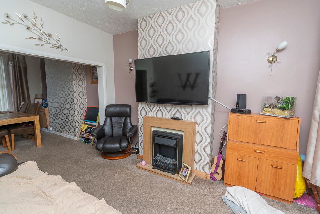 Property photo 3 of 23