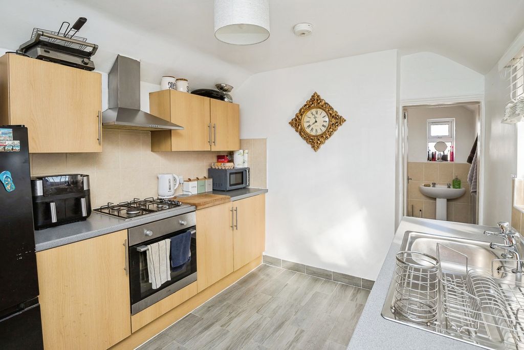 Property photo 3 of 16 Kitchen