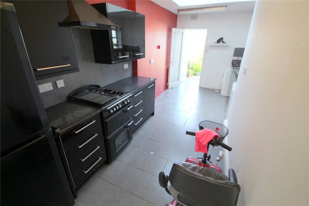 Property photo 3 of 7 Picture No. 06