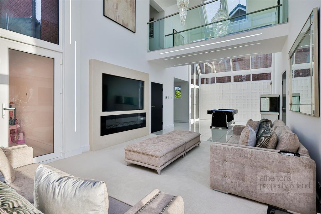 Property photo 2 of 38