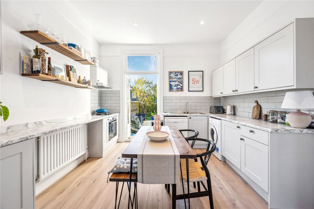 Property photo 2 of 12 Kitchen