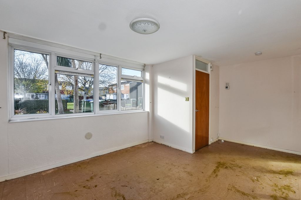 Property photo 2 of 18 39 Bennett Close, Welling, Da16 3Hu