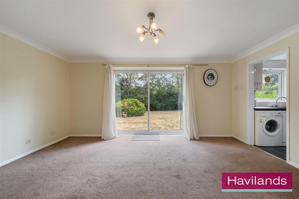 Property photo 2 of 12 Gallus Close-6.Jpg