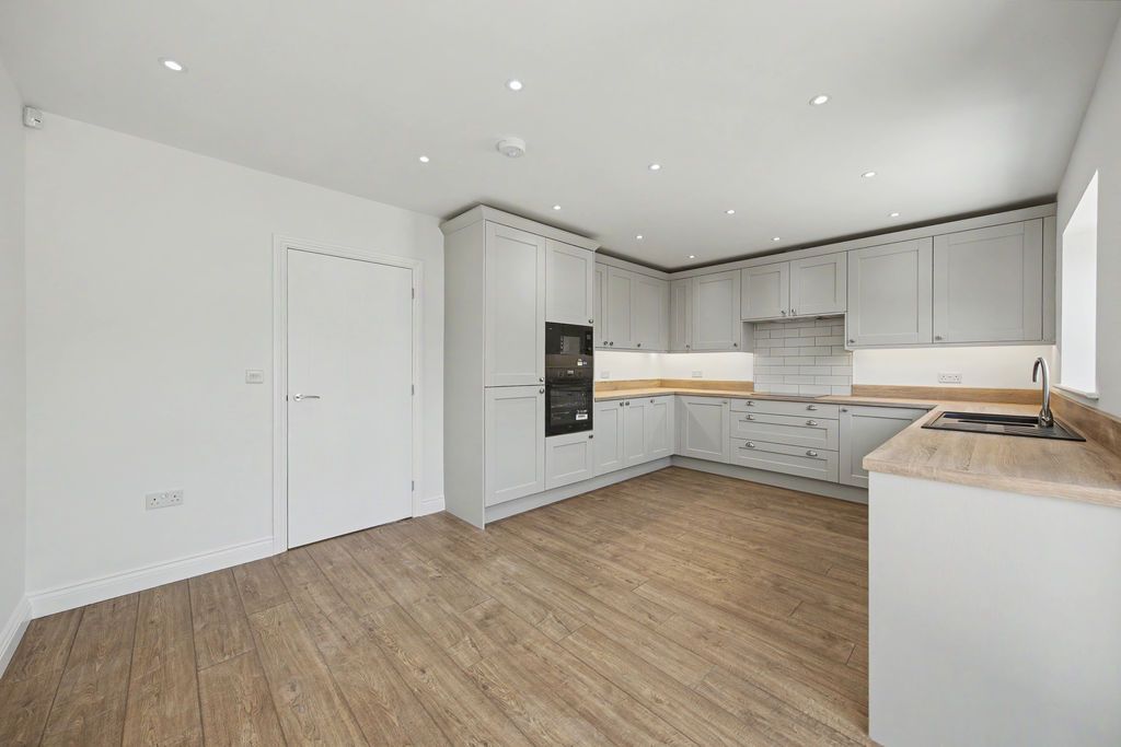 Property photo 2 of 27 Kitchen Diner