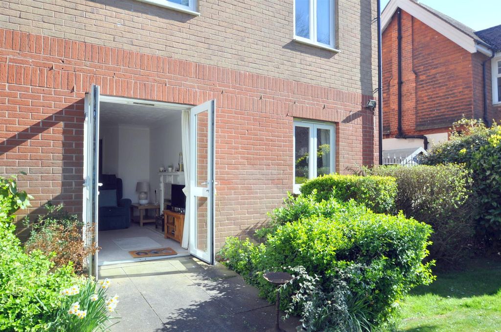 Property photo 3 of 14 Communal Gardens To Front