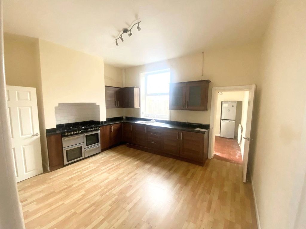 Property photo 3 of 6 Kitchen