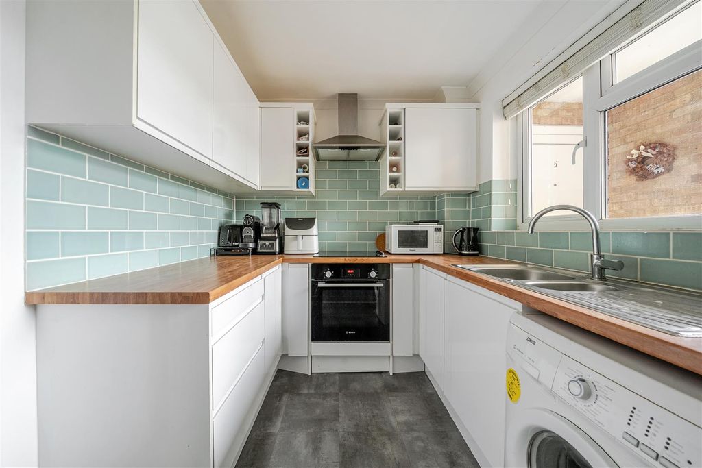 Property photo 2 of 13 1423851-9-69Ae9806c3926.Jpg