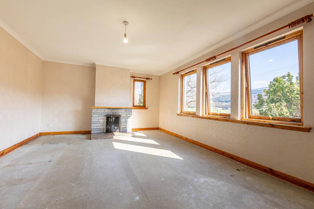 Property photo 2 of 32